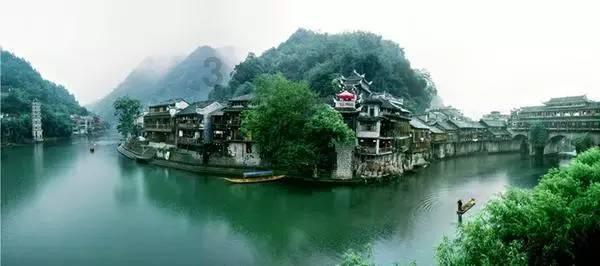 浦发银行青岛分行开展“人人动手美化家园、干干净净欢度春节”清扫活动